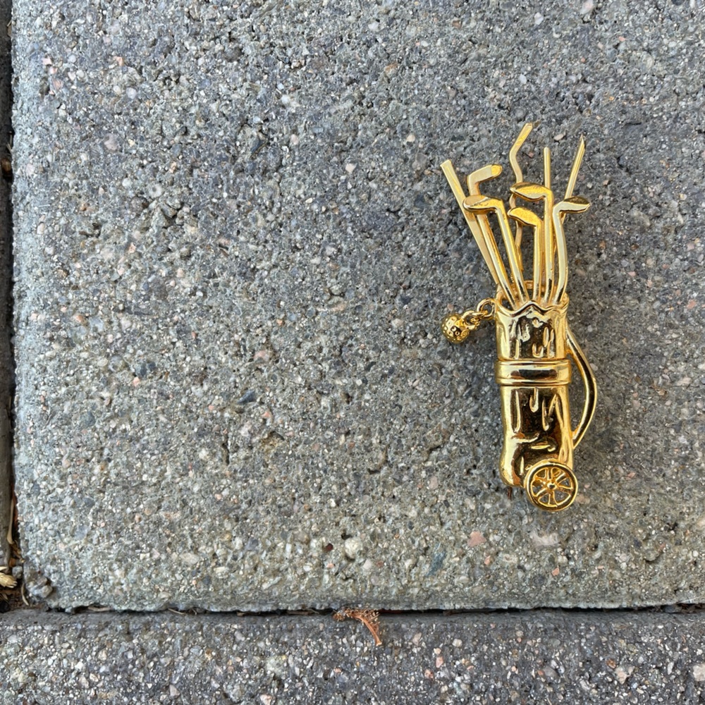 Vintage. Gold Metal Plated Golf Bag Brooch